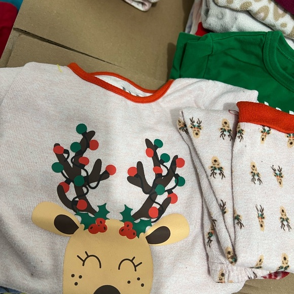 16 total 24mo / 2t winter pajamas 5 sets 11 one pc all dry cleaned - Picture 5 of 9